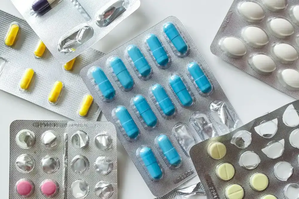 Blisterpackungen mit verschiedenen Tabletten und Kapseln